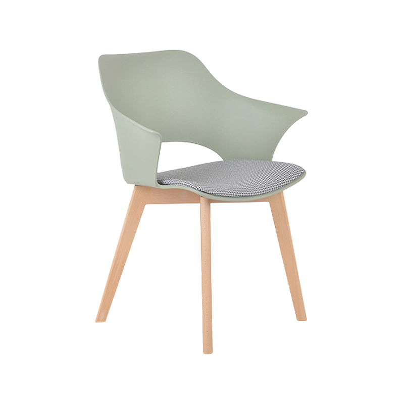 Silla auxiliar tapizada con patas de haya natural y estructura de madera lacada transparente