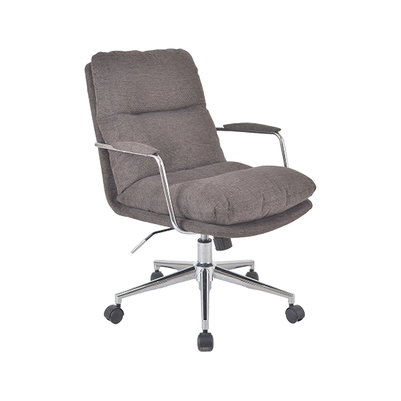 Silla ancha de tela con asiento profundo, brazos fijos de acero acolchados y base en forma de estrella cromada