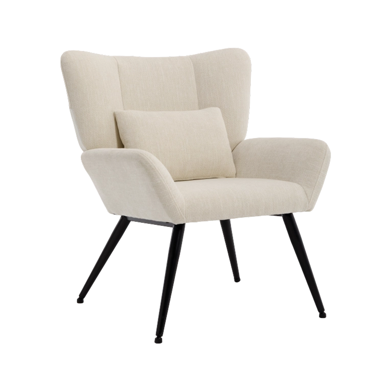 Silla llamativa de asiento ancho y generosas proporciones en tela color marfil claro con estructura de acero negro